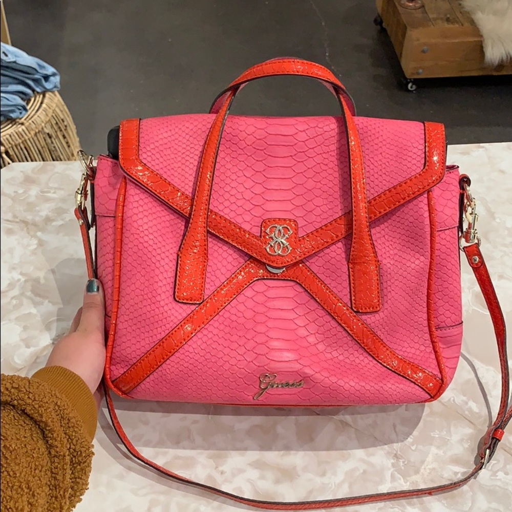 vibrant Guess carry all